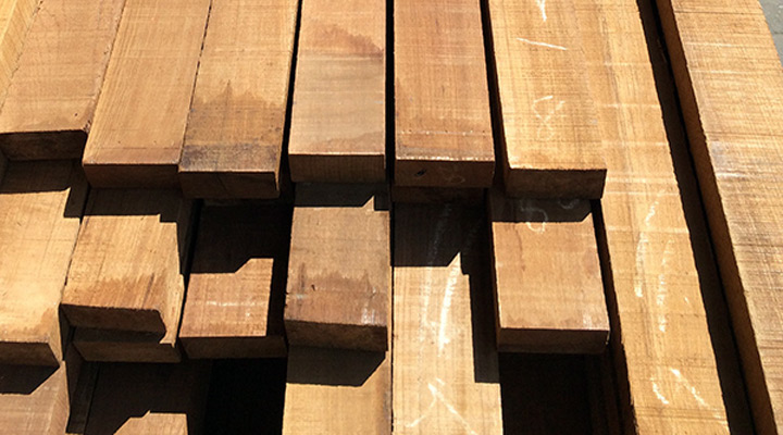 teak-vs-eucalyptus-wood-a-comprehensive-comparison-3